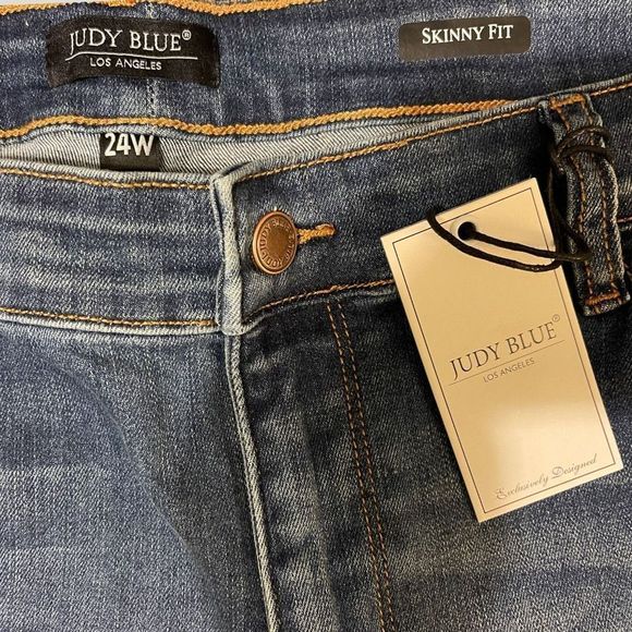 NWT Women’s Judy Blue Skinny Fit Distressed Jeans. Size 24W - Picture 4 of 6